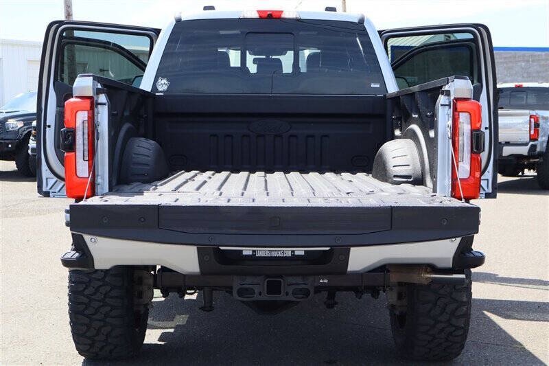 Used 2023 Ford F350 Platinum w/ FX4 Off-Road Package AWD/4WD image 39