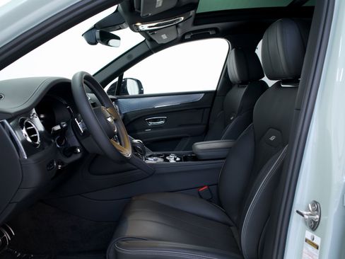 Certified 2025 Bentley Bentayga image 15