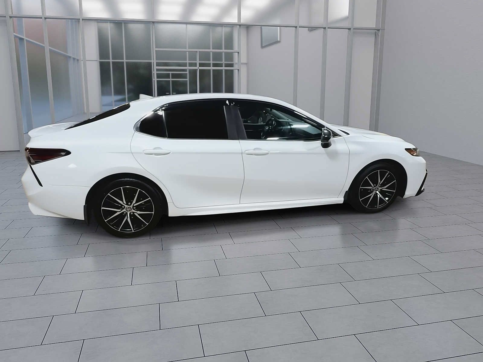 Used 2021 Toyota Camry SE FWD image 9