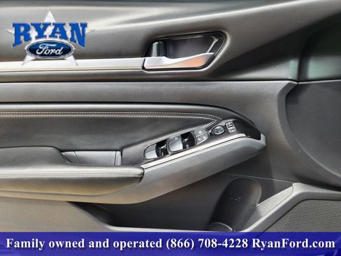 Used 2022 Nissan Altima 2.5 SV w/ SV Premium Package FWD image 16