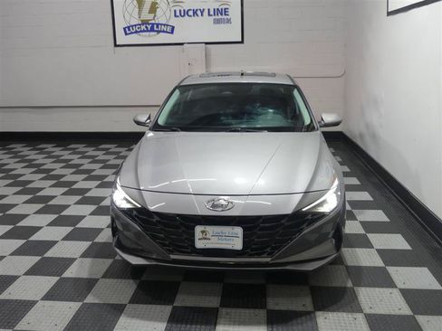 Used 2022 Hyundai Elantra Limited FWD image 3
