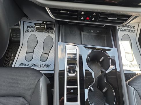 Certified 2024 Volkswagen Atlas Peak Edition SE AWD/4WD image 20
