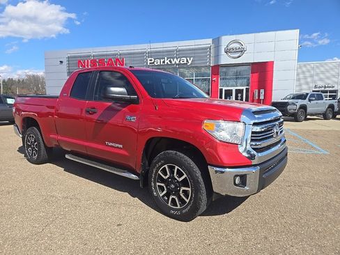 Used 2017 Toyota Tundra SR5 image 1