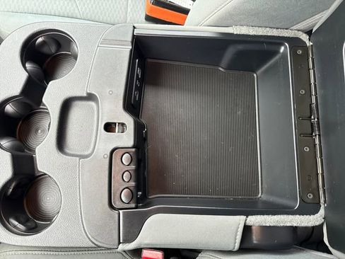 Used 2018 RAM 1500 Classic SLT image 25