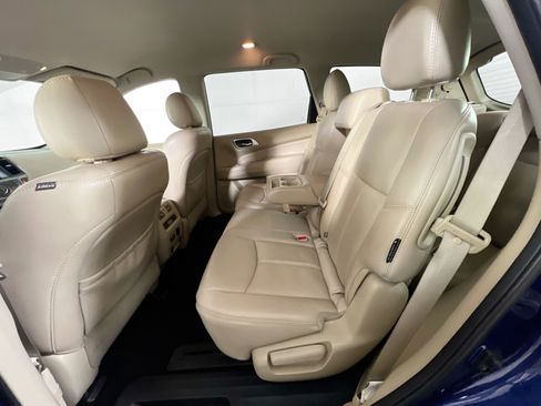 Used 2019 Nissan Pathfinder SL FWD image 24