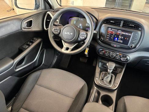 Used 2025 Kia Soul LX w/ LX Technology Package FWD image 31