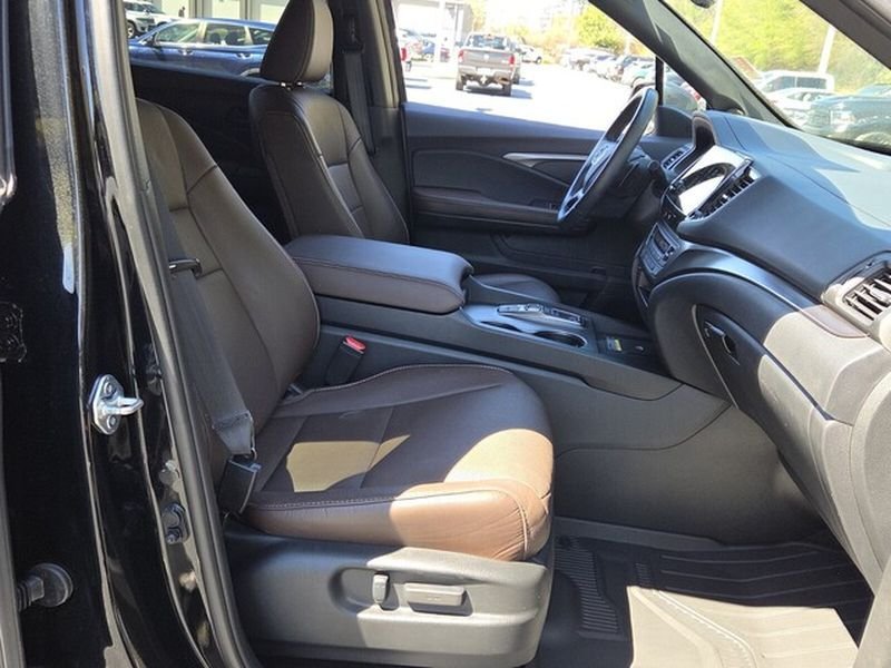 Used 2025 Honda Passport EX-L image 17