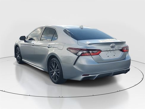 Used 2023 Toyota Camry SE image 5