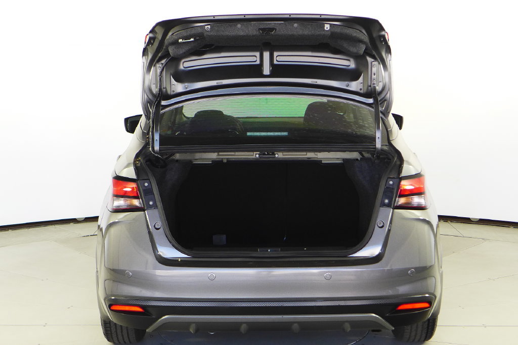 Used 2020 Nissan Versa S FWD image 10