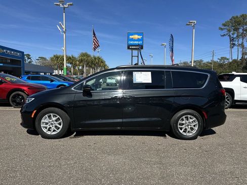 Used 2022 Chrysler Pacifica Touring-L image 13