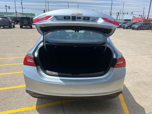 Used 2017 Chevrolet Malibu LT FWD image 11
