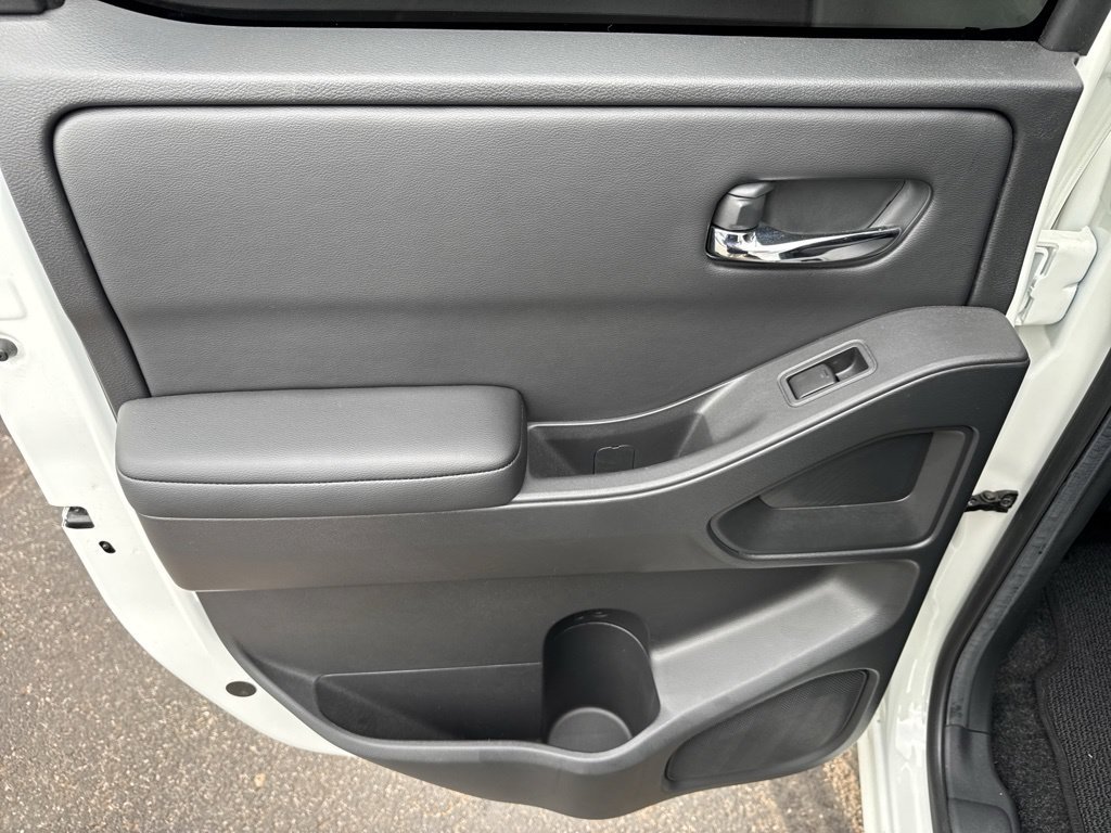 Used 2025 Nissan Frontier SV RWD image 34