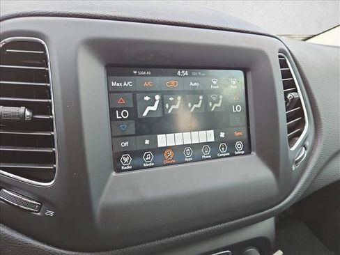 Used 2021 Jeep Compass Latitude FWD image 10