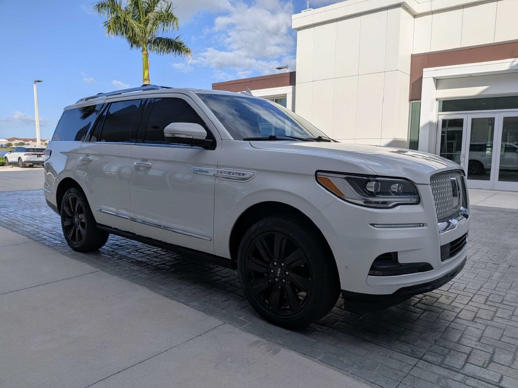 Certified 2024 Lincoln Navigator Reserve AWD/4WD image 7