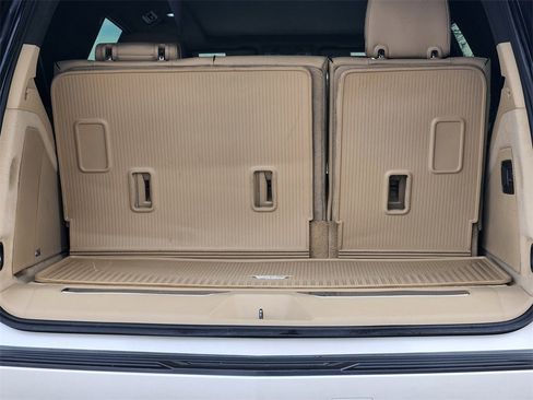 Certified 2022 Cadillac Escalade Premium Luxury image 27