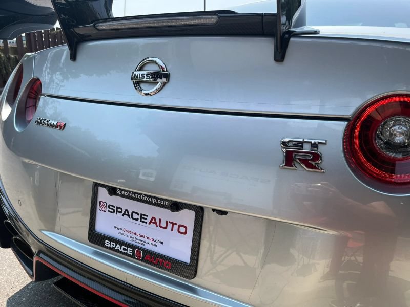 Used 2018 Nissan GT-R NISMO AWD/4WD image 12