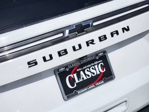 Used 2022 Chevrolet Suburban Z71 w/ Luxury Package AWD/4WD image 12