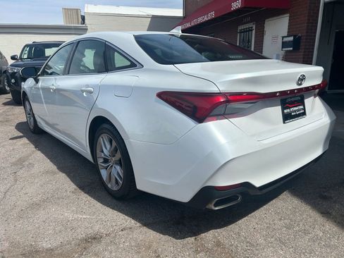 Used 2021 Toyota Avalon XLE image 3