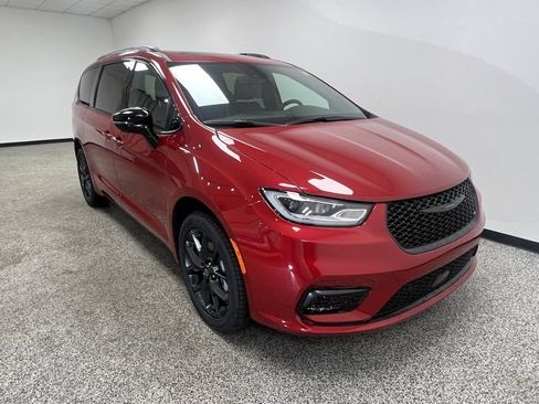 New 2026 Chrysler Pacifica Limited w/ S Appearance Package image 19