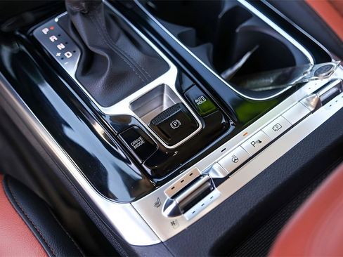 Used 2023 Kia Carnival SX Prestige image 23