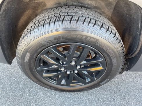 Used 2019 GMC Acadia SLT image 9