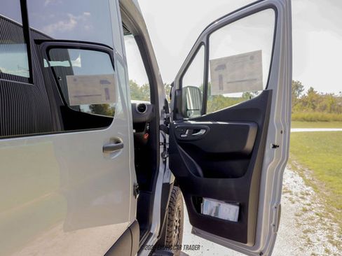 Used 2025 Mercedes-Benz Sprinter 2500 image 70