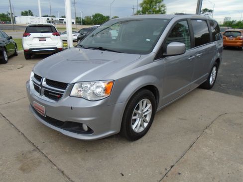 Used 2019 Dodge Grand Caravan SXT FWD image 6