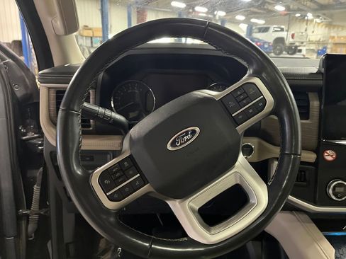 Used 2024 Ford Expedition Limited image 16