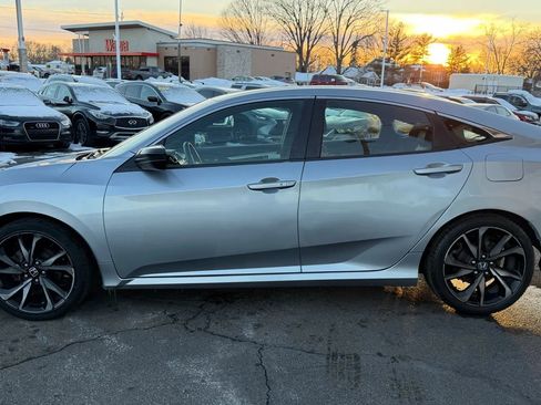 Used 2019 Honda Civic Sport image 2