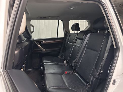 Used 2013 Lexus GX 460 image 32