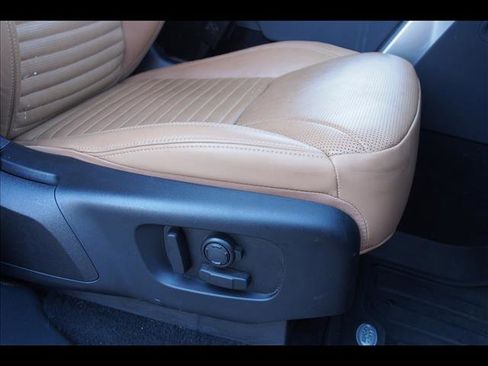 Used 2023 Land Rover Discovery HSE R-Dynamic image 12