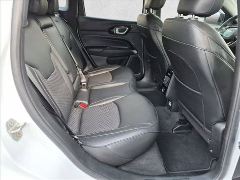 Used 2024 Jeep Compass Latitude w/ Convenience Group AWD/4WD image 19