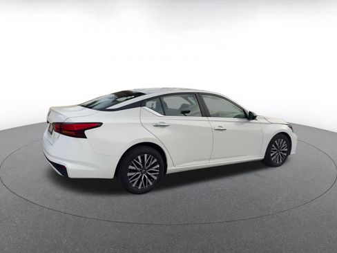 Used 2025 Nissan Altima 2.5 SV image 15