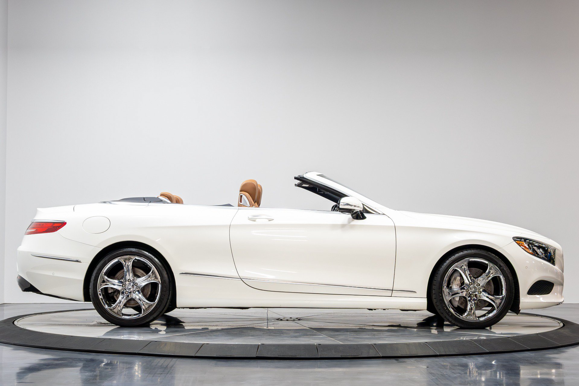 Used 2017 Mercedes-Benz S 550 Cabriolet image 16