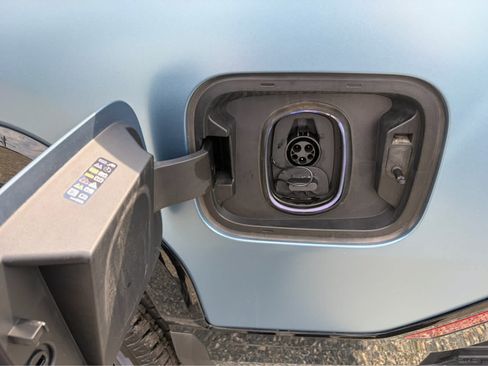 Used 2025 GMC Sierra EV Denali AWD/4WD image 28