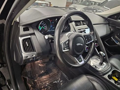 Used 2020 Jaguar E-PACE SE image 7