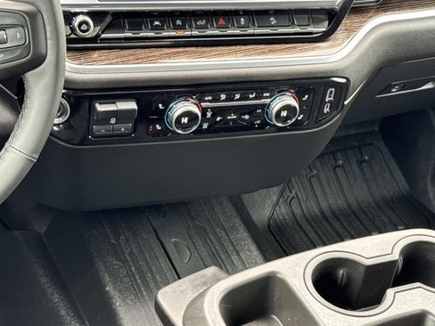 Used 2023 GMC Sierra 1500 Elevation image 4