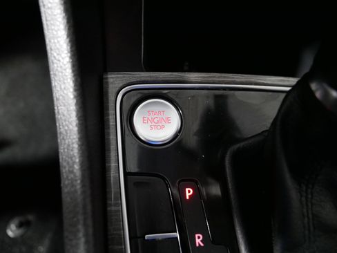 Used 2017 Volkswagen Passat 1.8T SE FWD image 29