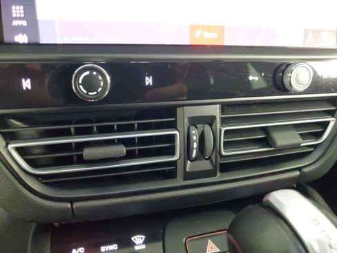 Used 2024 Porsche Macan AWD/4WD image 19
