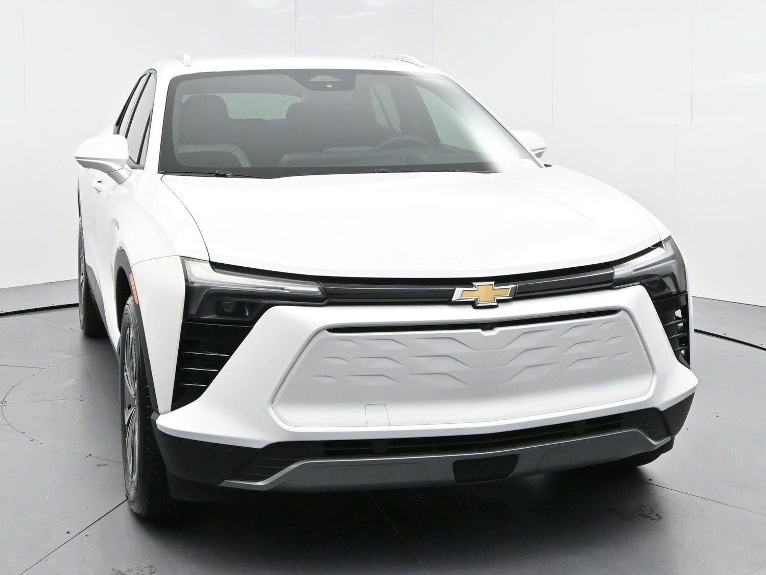 Used 2024 Chevrolet Blazer EV LT AWD/4WD image 2