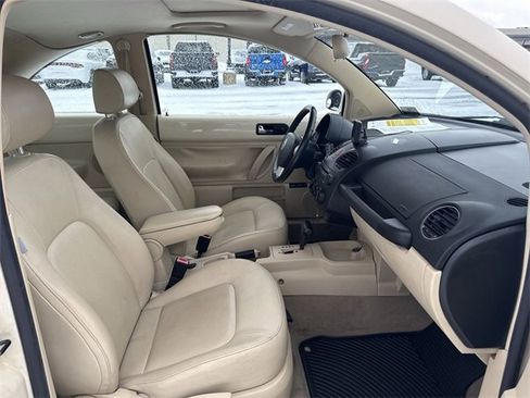 Used 2008 Volkswagen Beetle S image 15