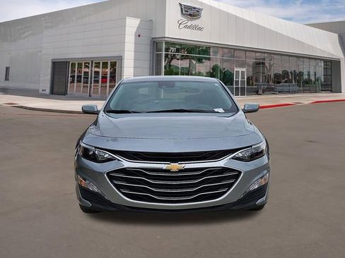 Used 2025 Chevrolet Malibu LT image 2