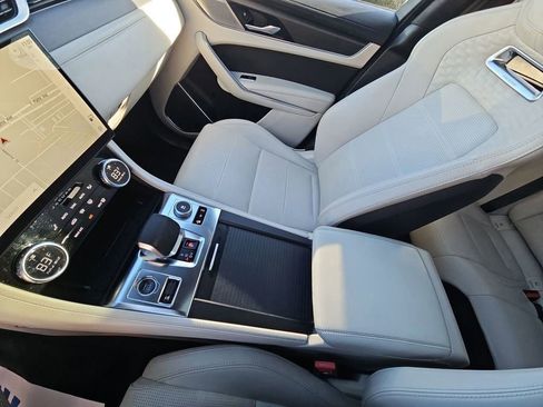 Used 2023 Jaguar F-PACE SVR image 17