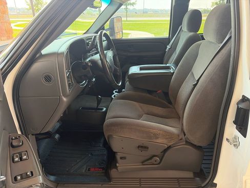 Used 2007 Chevrolet Silverado 2500 LT AWD/4WD image 11