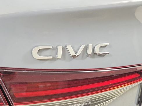 Used 2025 Honda Civic Sport image 9