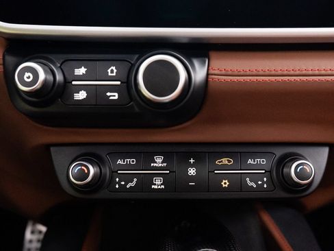 Used 2019 Ferrari Portofino RWD image 39