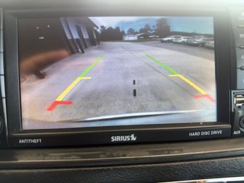 Used 2014 Chrysler Town & Country Touring FWD image 20