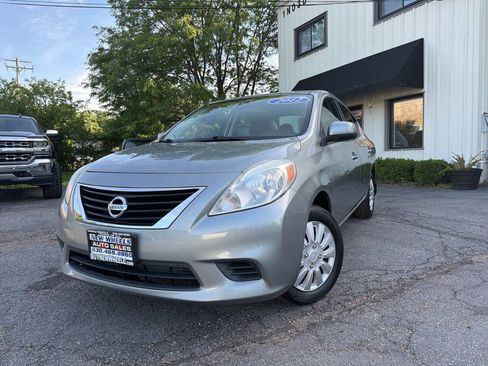 Used 2012 Nissan Versa SV FWD image 1