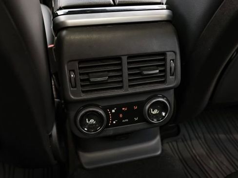 Used 2018 Land Rover Range Rover Velar R-Dynamic SE image 33