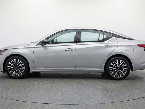 Used 2025 Nissan Altima 2.5 SV image 5